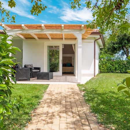 Resort Abbaia Ba Будони Екстериор снимка